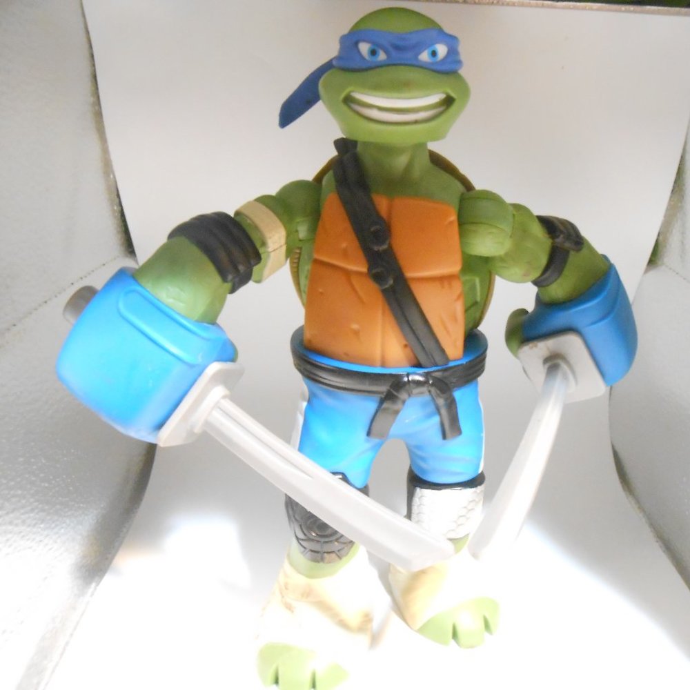 2018 11" TMNT poseable figure